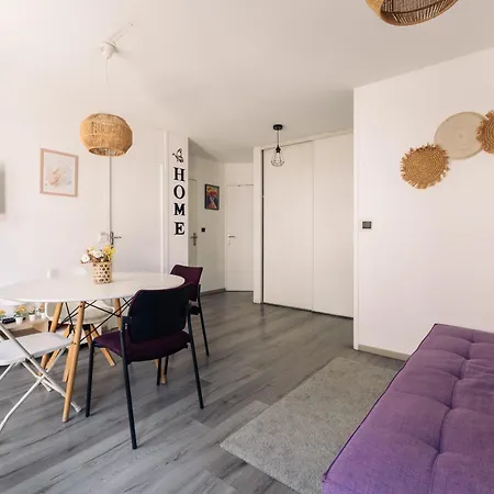 Pied-a-terre In 19 *